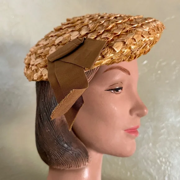 LOVELY VINTAGE GOLD STRAW BERET WITH TAN GROSGRAIN BOW Antique 1890- 1900 main image 2